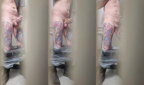 HOT REDNECK CAUGHT ON CAMERA STROKING IN STALLS