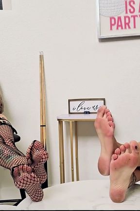 Ignored by Two Dommes POV: Mars Solo and Tatiana Vex Ignore You as You Beg for Our Attention and Stare at Our Soles