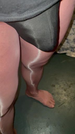 Shiny pantyhose