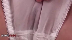 Asian beauty Yua Ariga gives sensual blowjob