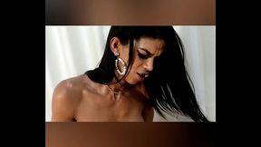 Travesty gostosa fudendo com garot&atilde_o dotado do centro de sampa