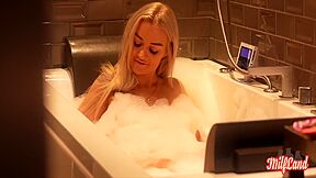 Nathalie Et Luth, Sublimes Blondes, Savourent Le Sexe Lesbien