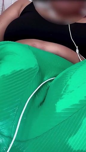 I Masturbate and My Vagianl Creams Comes Out by My Click