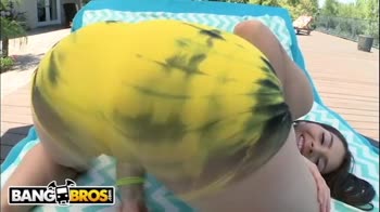 Valentina Nappi's Juicy Rump Gets Pounded