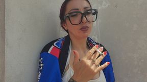 a new relaxing break with smoking and the beautiful Lavinia