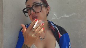 a new relaxing break with smoking and the beautiful Lavinia