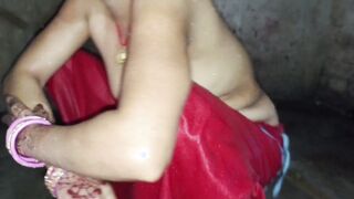 Desi stunning married bhabhi Bathroom video pristine pusssy