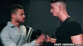 Kinky Skyy Knox Rough Fucks Beaux Banks' Ass -Convertible Car