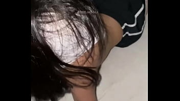 VIDEO COMPLETO LA ESPOSA DE MI AMIGO SE DEJA FOLLAR MIENTRAS EL DE VA DE VIAJE SE TRAGA TODA LA LECHE