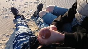 POV Handjob On The Beach (MP4)