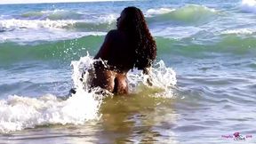 A beach encounter between a black girl and a white guy ends with outdoor sex