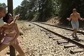 French babe gets double fucked on the railway