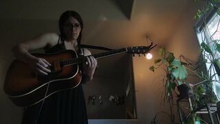 Trans dame plays her fresh song "Rainbow Brat" with a loop pedal!