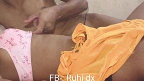 Kapde badalte waqt apni bahen ko dekha aur usne bula ke sex kiya