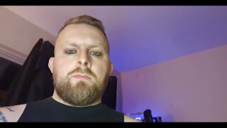 Uomini orsi pelosi si masturbano con cazzi enormi prima di scopate anali e sborrate