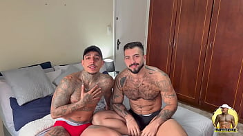 FAZENDO O URS&Atilde_O PARRUDO GOZAR ENQUANTO EU FUDIA ELE SEM CAPA