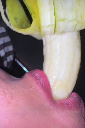 I Put a Banana in My Sensual Mouth While I Was Horny in Morning - This Is My Everyday Morning Routine