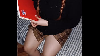 Mi hermanastra es una colegiala muy rica y puta,mis padres piden que la lleve a clases y terminamos follando rico. Videos caseros,xnxx