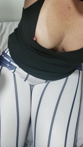 Sexy Leggings on Virtual Sex