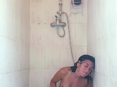 Amateur czech teen in her first toy induced orgasm