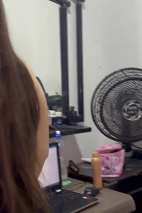 Busty Girl Pays the Delivery Man with Her Huge Tits and Her Huge Ass