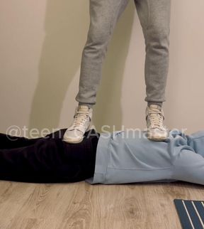 Kicking and trampling with my Dunk is hot!