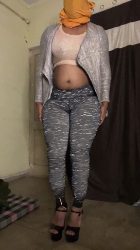 big ass showing clwavage porn video  big boobs tight cross dresser