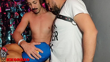 NOS MAMANDO NO MEIO DO CLUBE!