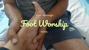 Worshiping the feet of a goddess (8)