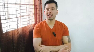 Esposos son penetrados a pelo por la vergota de 20cm de su mejor amigo hetero ! Relato sexual