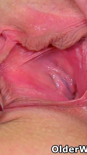 English Mature Silky Thighs Lou Looks Gorgeous in Sexy Boots and Black Tights