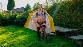 ”Gilf stretching her wet twat on the couch”