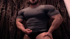 Muscle Hunk Diamon’s Big Guns