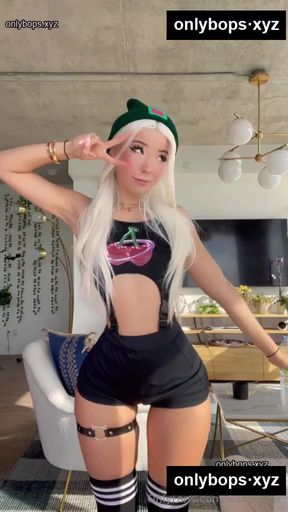 Hilarious teen influencer shows off her athletic body in a fun TikTok