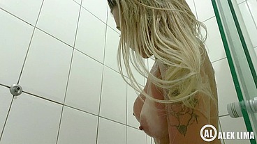 Esposa Cheia de tessão ataca marido depois do banho, Monique Lopes