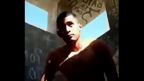 Jovencito me muestra su verga