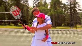 Baise Torride au Tennis