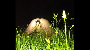 Dildo in nature! My ass seems to be happy, and it&#039_s good to peck!