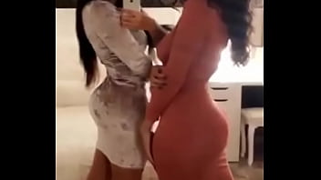 Nalgona marcando