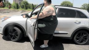 Notorious PIG: Too Tight Car Squeeze and Waddle - MP4 hd