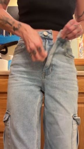 Piss Slut pissing her stream at you!
