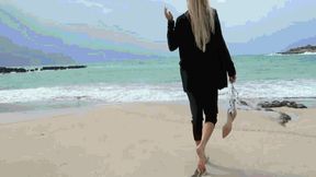 Walk in silver sandals MP4(1920x1080)FHD