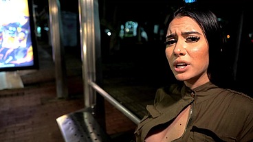 Stranger catches me on the street and offers me money in exchange for sex - Ambar Prada