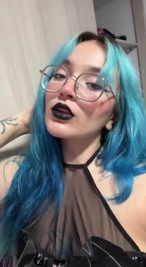 Curvy woman shows off her body in a sultry solo performance