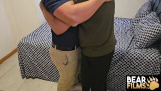 Velký penis bez sedla buší pro baculaté chlupaté gay medvědy