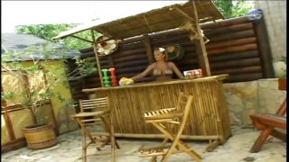 Creampie, trio, dublă penetrare &#8211; vulva rasă Jessica Moore este futută anal de David Perry și Mick Blue și primește o creampie anală murdară de David Perry și Mick Blue