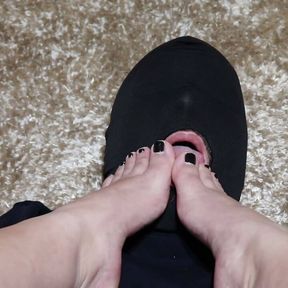 Slave cleans my hands and feet with his mouth Trailer