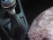 Вне дома голая женщина на улице. Водитель такси увидел голую женщину моющую окно квартиры. Публичное