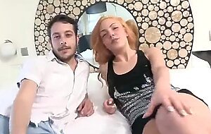 Rubi se vuelve loca al ver el pollon  que la follara