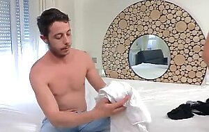 Rubi se vuelve loca al ver el pollon  que la follara